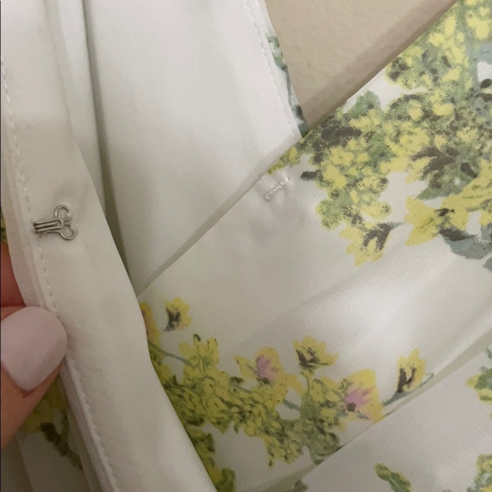 Alex Marie Sleeveless V-Neck Pleated Floral Midi Dress in White and Green - Picture 4 of 7